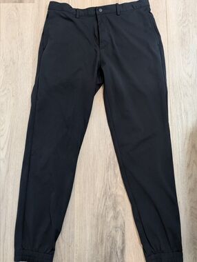 ✨3/$20✨ Uniqlo Men's Black Jogger Pants - Size L